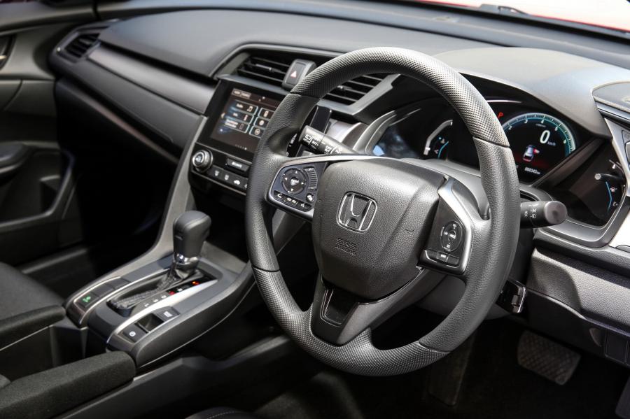 Интерьер Honda Civic VTi Hatchback 2017 года  (AU) (фото 23 из 40)